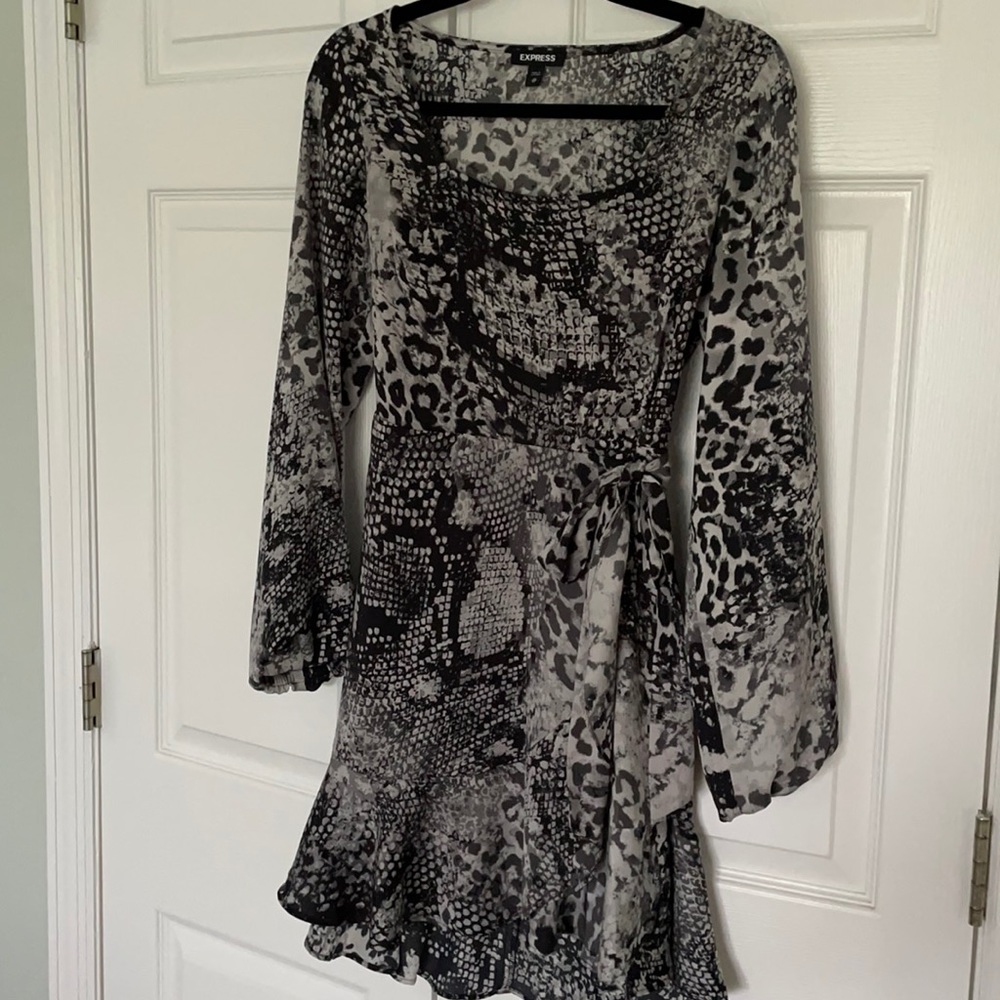 XS, black/white/grey animal print Express dress